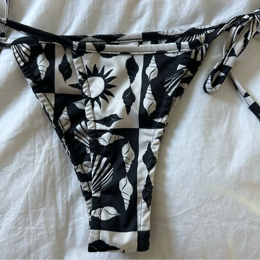 Lisa Says Gah Bikini